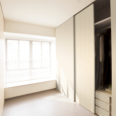 Mise en œuvre - Films de rénovation - Coala Interior Film Effet Bois - AG20 - Antalis