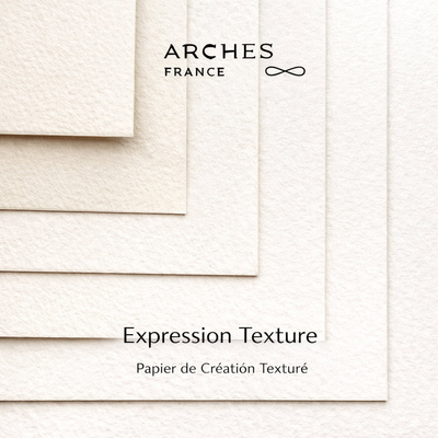 Arches Expression Texture est un papier blanc texturé premium conçu pour les supports de communication haut de gamme et les projets créatifs exigeants. Fabriqué à partir de pâte vierge, il se distingue par sa texture marquée et son filigrane Arches