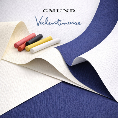 Gmund Valentinoise – Papier texturé à structure nervurée régulière pour communication haut de gamme, correspondance, édition et packaging premium.