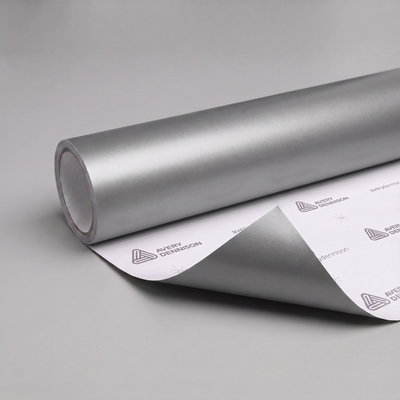 Avery Supreme Wrapping Film brillant Satin Metallic Space Silver adhésif permanent 1520 mm x 25 m(BV3000001)