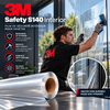 Film de sécurité extérieur 3M Safety S40 appliqué sur une fenêtre pour renforcer le vitrage et le protéger des intempéries.