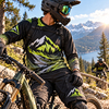Film de marquage textile Chemica FirstMark pour vêtements de sport - Tenue de VTT personnalisée motif montagnes et arbres pour le cyclisme en montagne