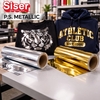 Rouleaux déroulés de flex métallisé or et argent Siser P.S. Metallic devant un t-shirt tigre et un hoodie Athletic Club